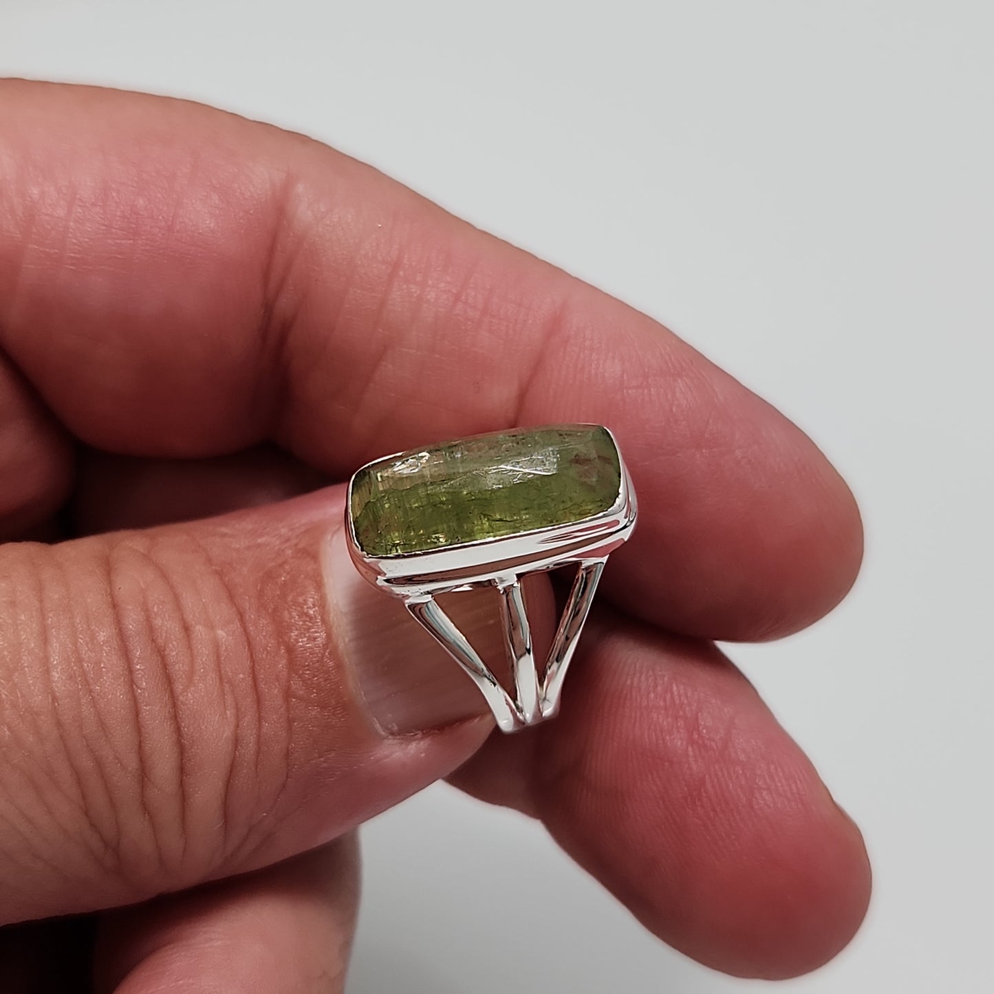 Green Kyanite Ring sz 7