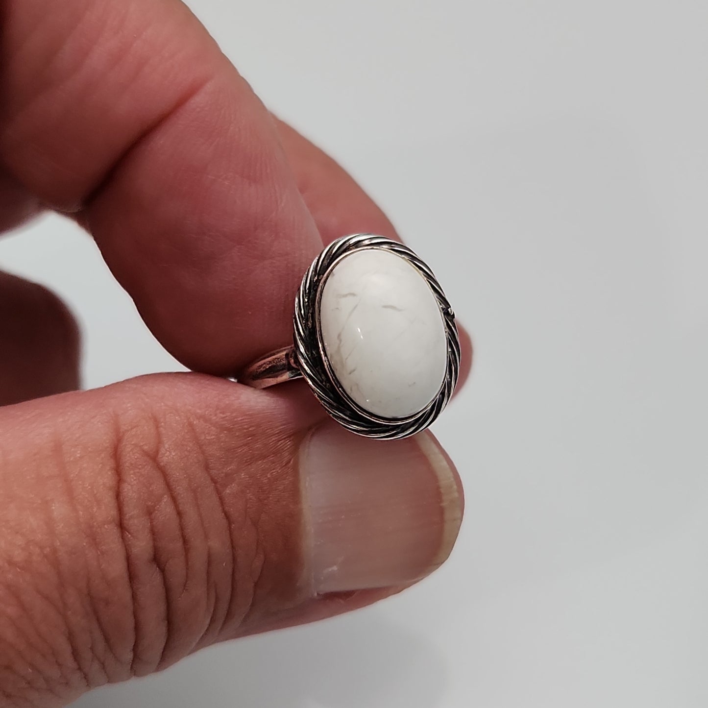 Howlite Ring sz 8+