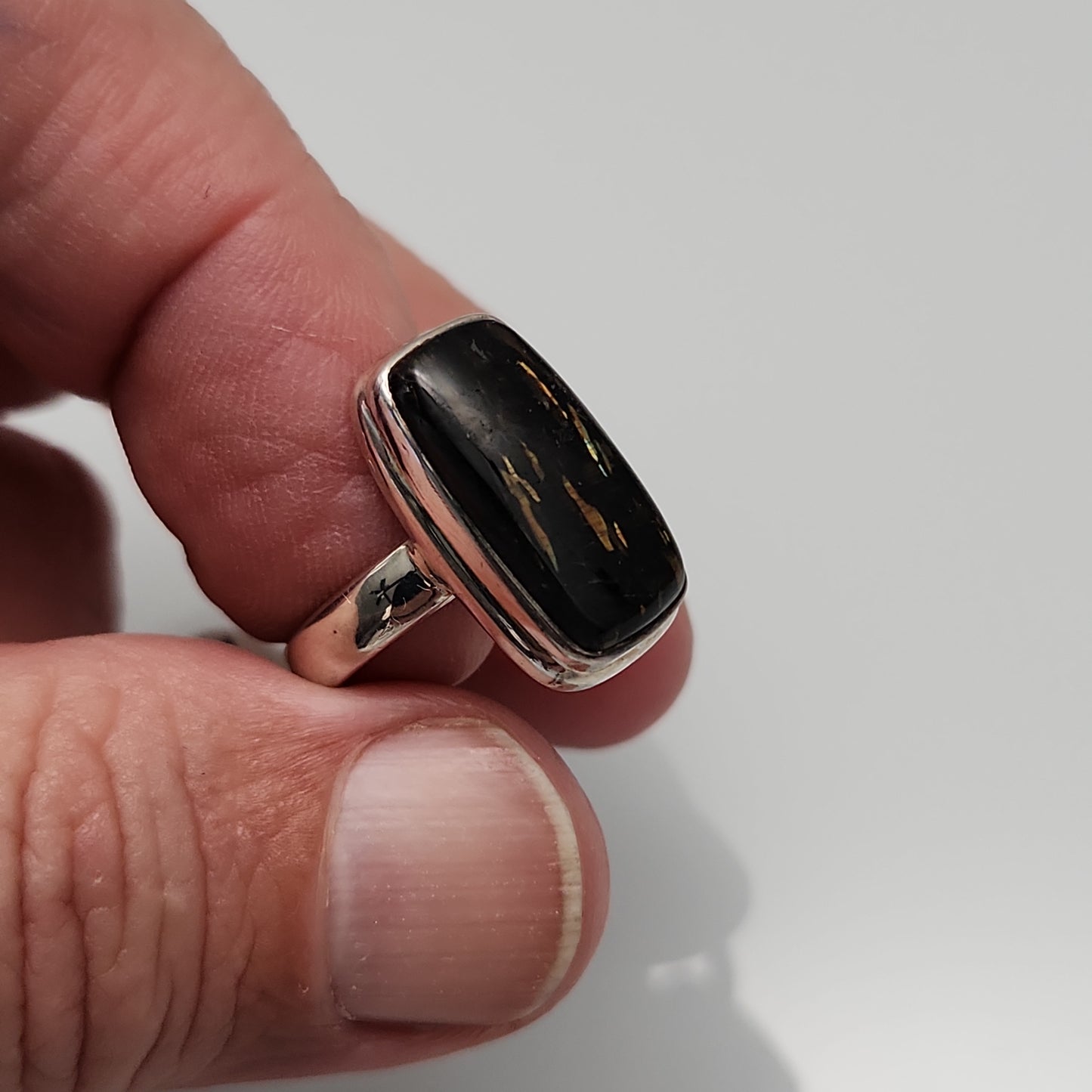 Nuummite Ring sz 8