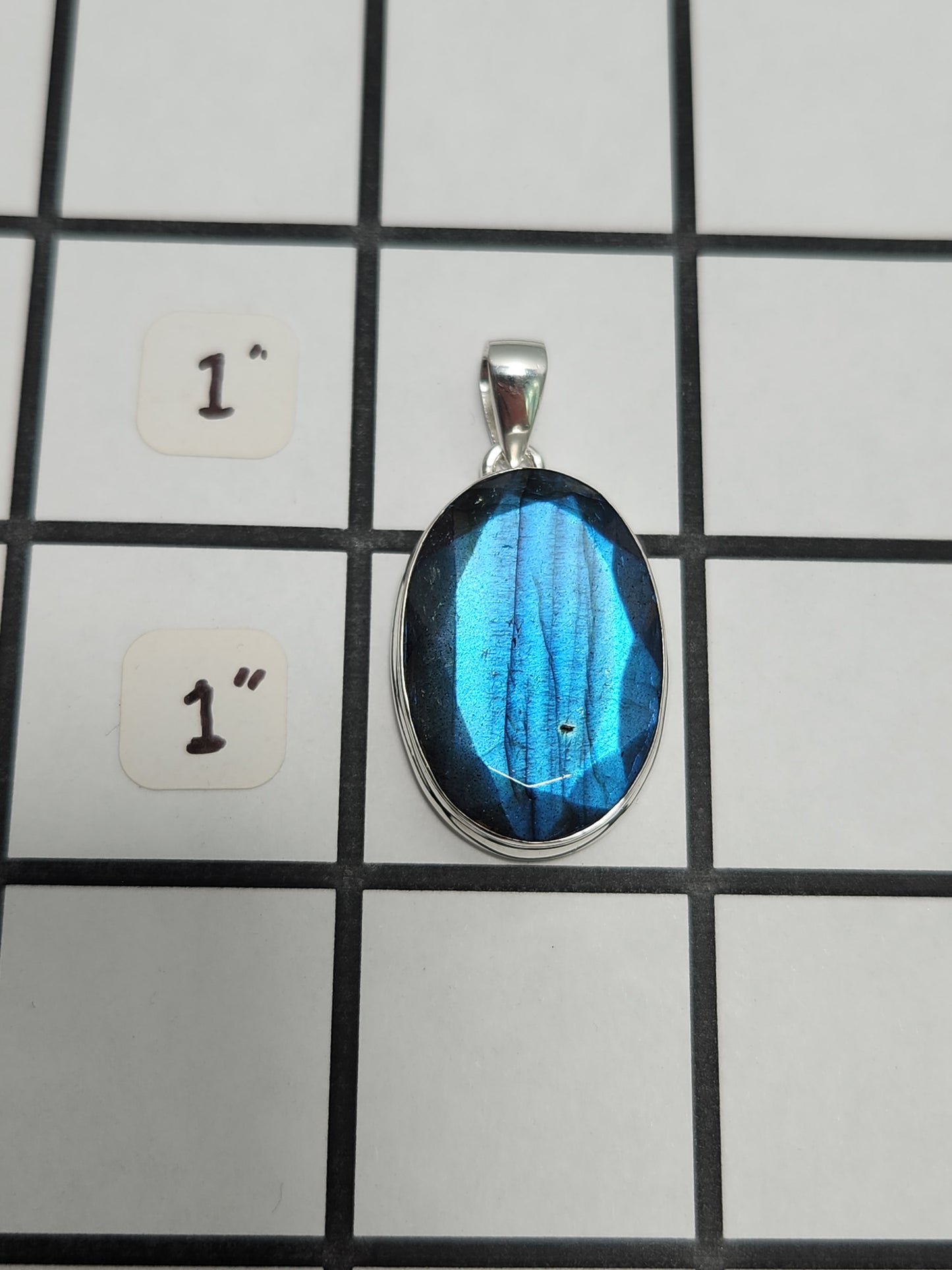 Labradorite Gem 💎 Pendant