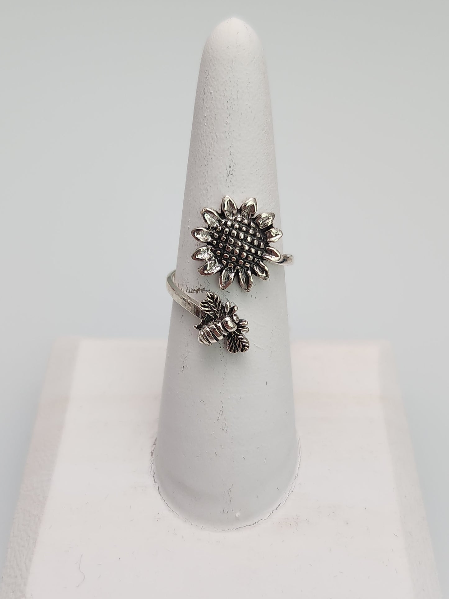 Honey Bee ๐ Flower Ring sz 6-10