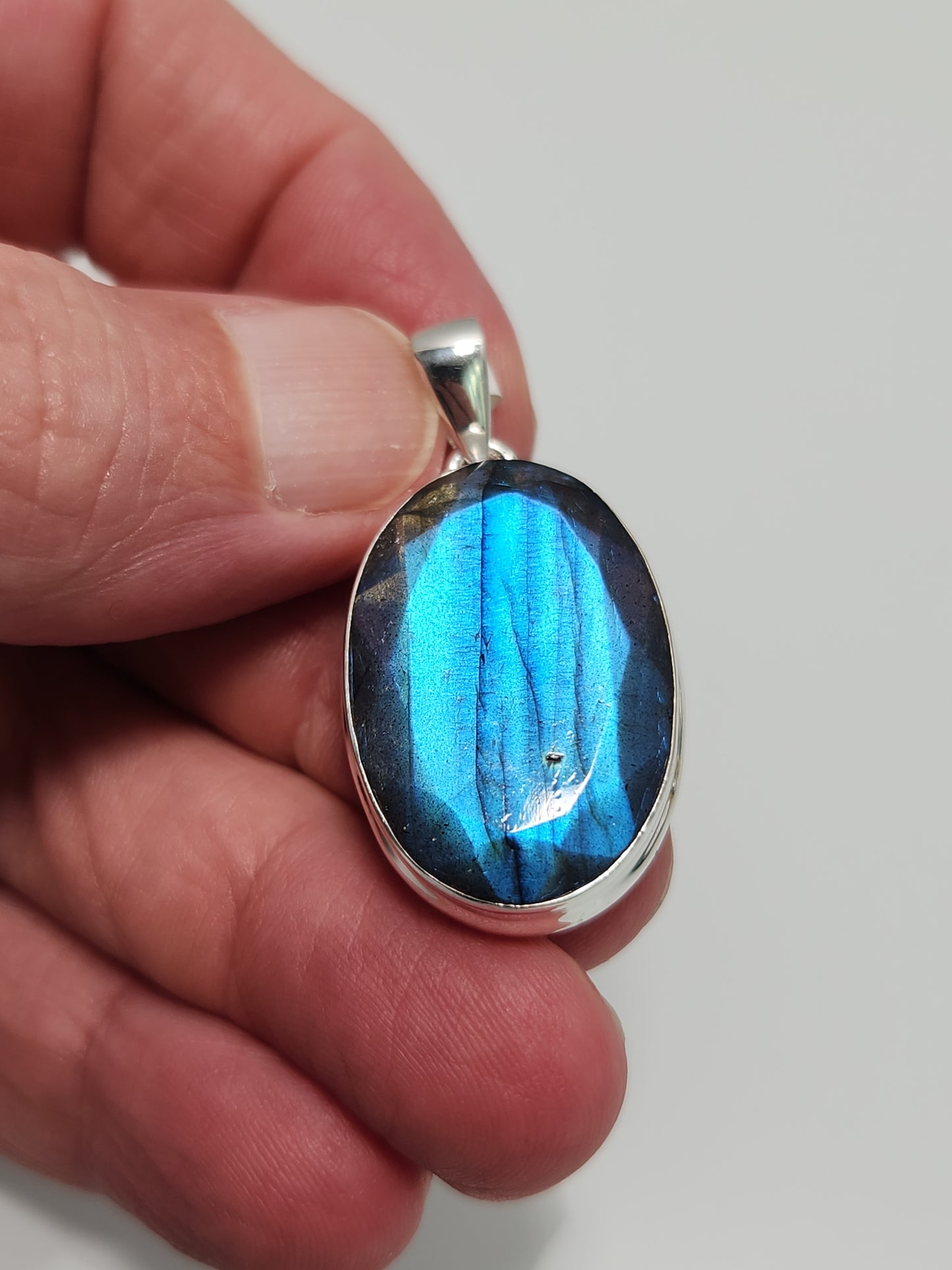 Labradorite Gem 💎 Pendant