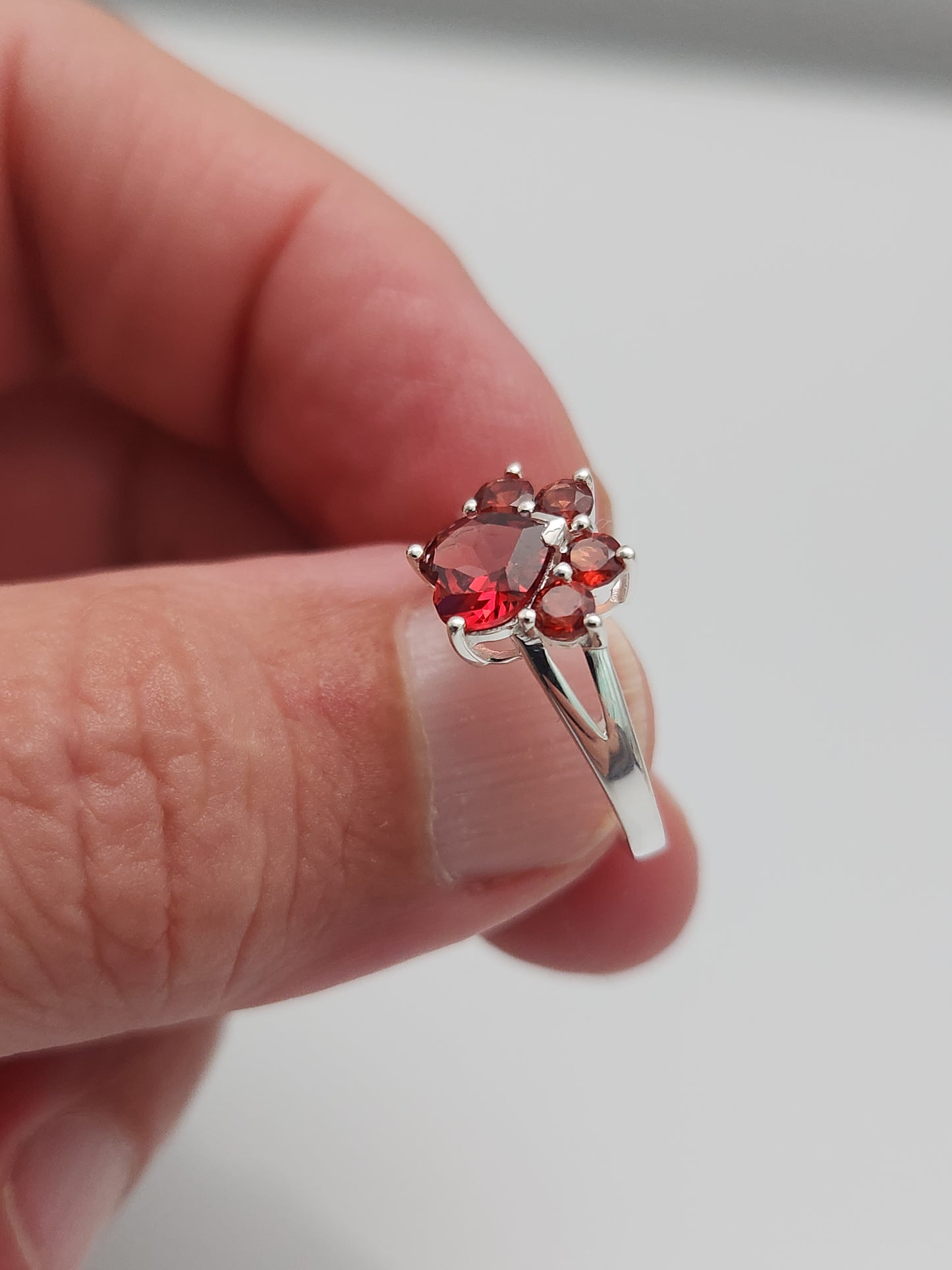 Garnet Paw 🐾 Ring sz 5-12