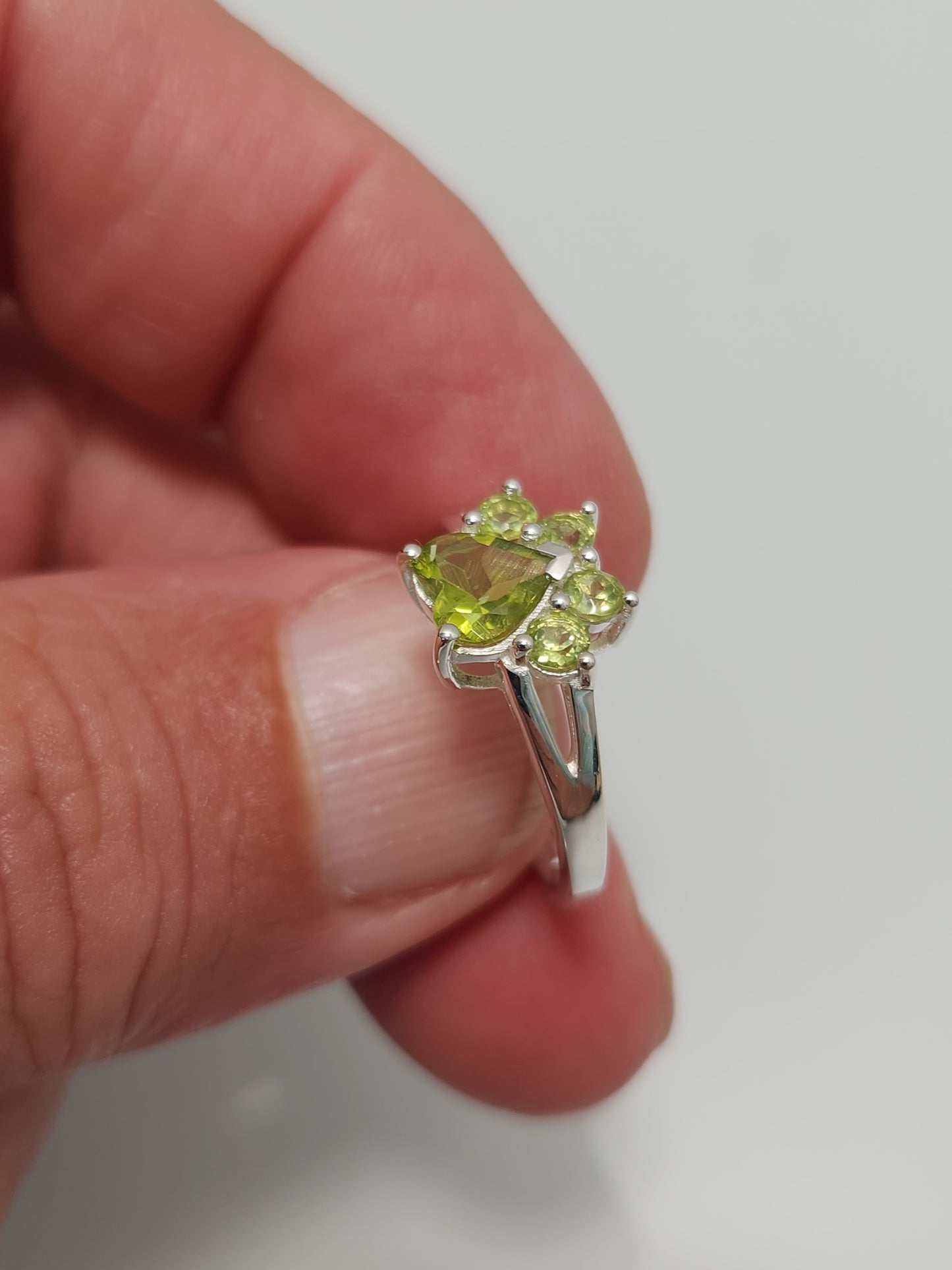 Peridot Paw 🐾 Ring sz 5-12