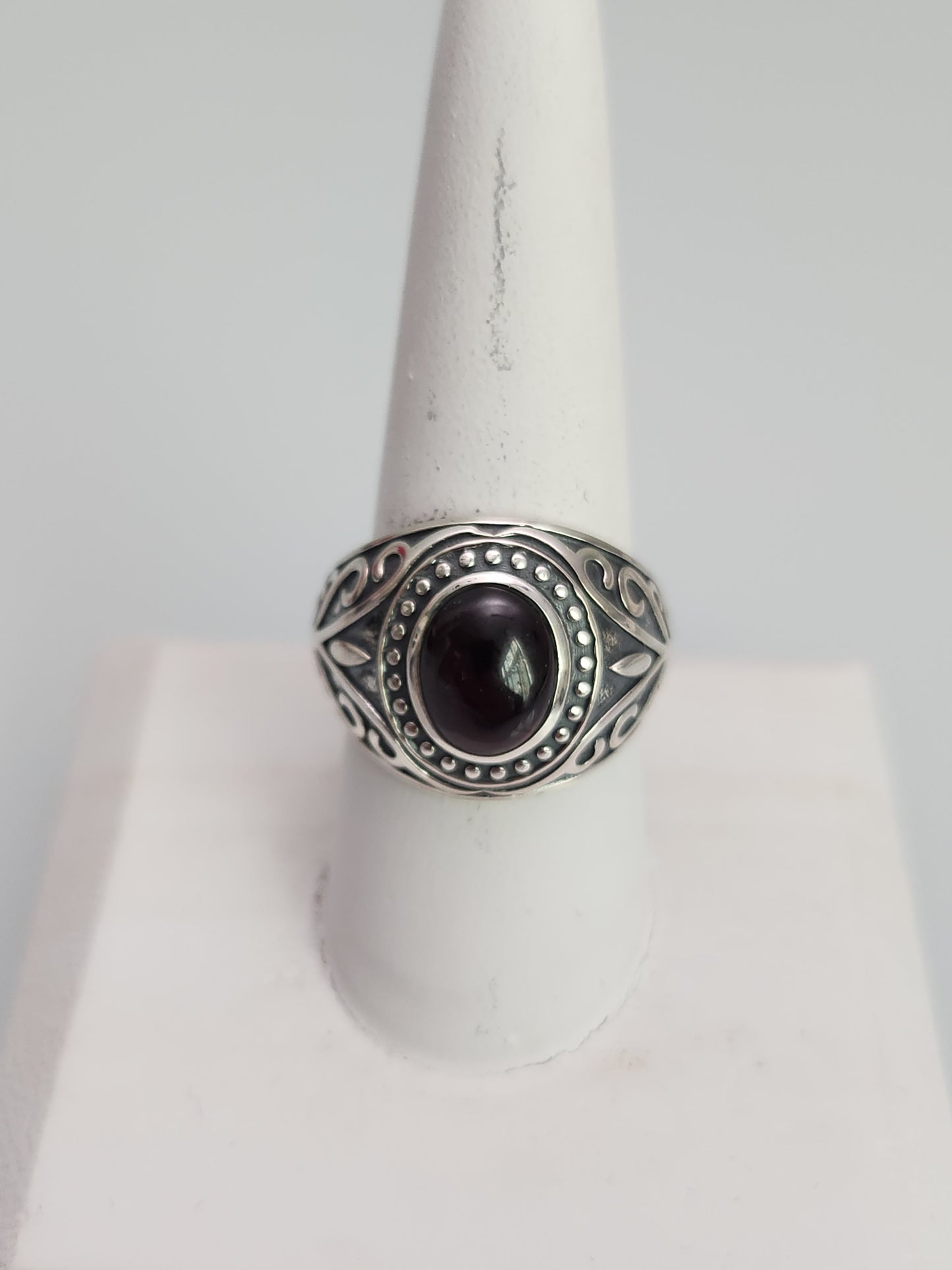 Garnet Ring sz 6-11