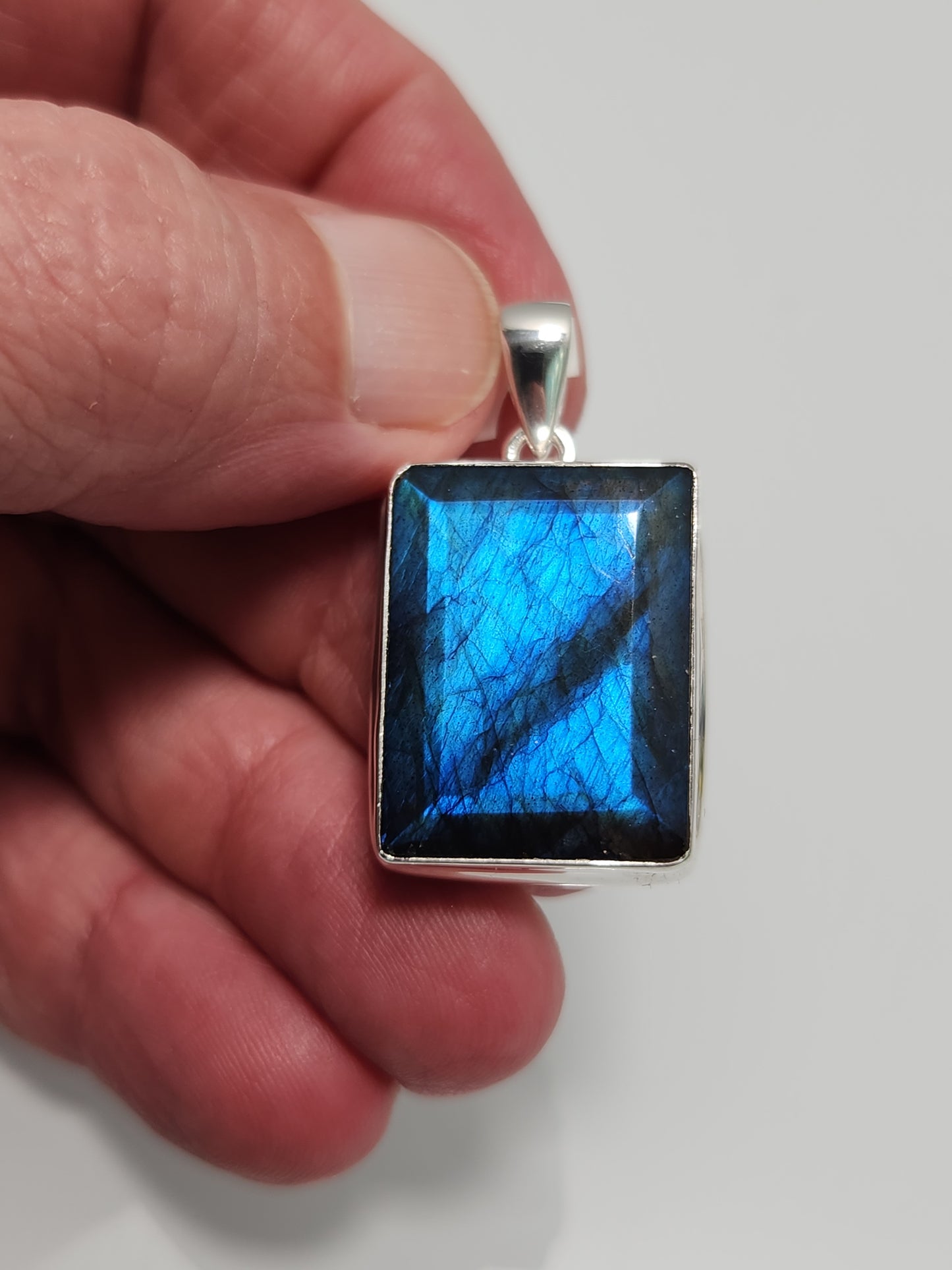 Labradorite Gem Pendant 💎