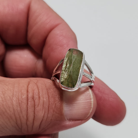 Green Kyanite Ring sz 7