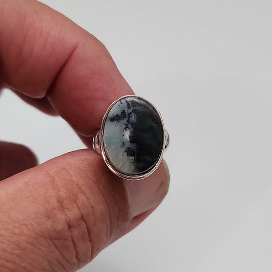 Black & White Agate Ring sz 5.5