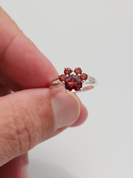 Garnet Paw 🐾 Ring sz 5-12