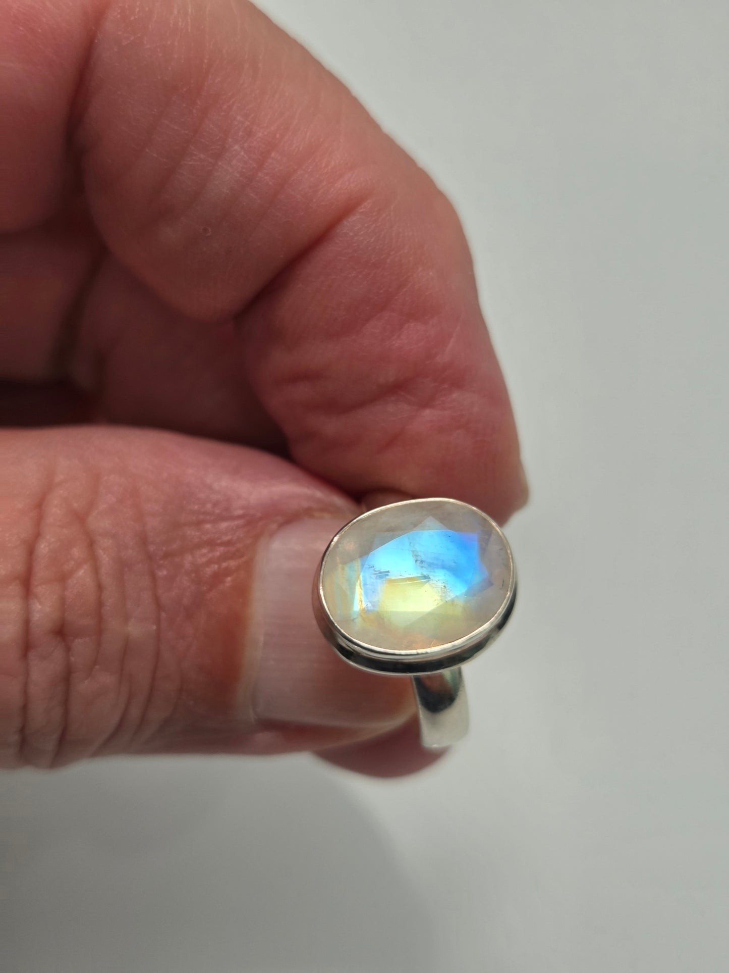 Moonstone Gem Ring sz 6