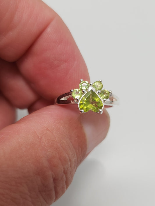 Peridot Paw 🐾 Ring sz 5-12